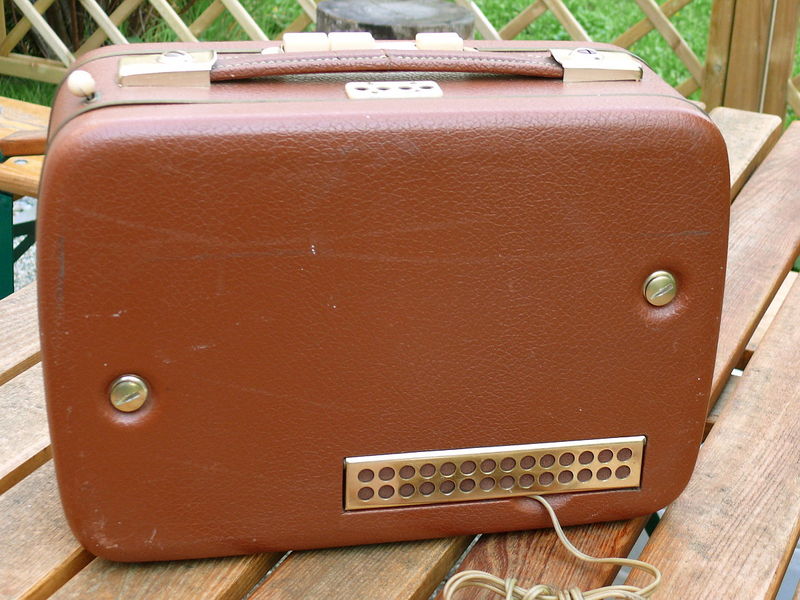 Datei:A 1955 Radione R20 Geraet Rueckseite.jpg