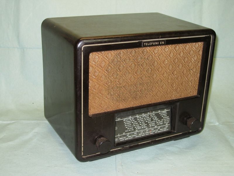 Datei:D 1943 Telefunken 2B54GWK Front.jpg