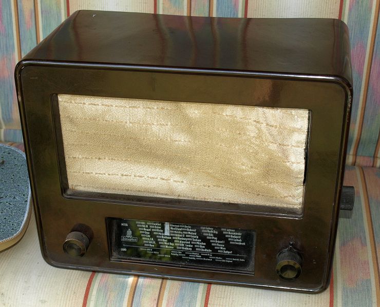Datei:D 1948 Lumophon WD361 Front Bakelit.jpg