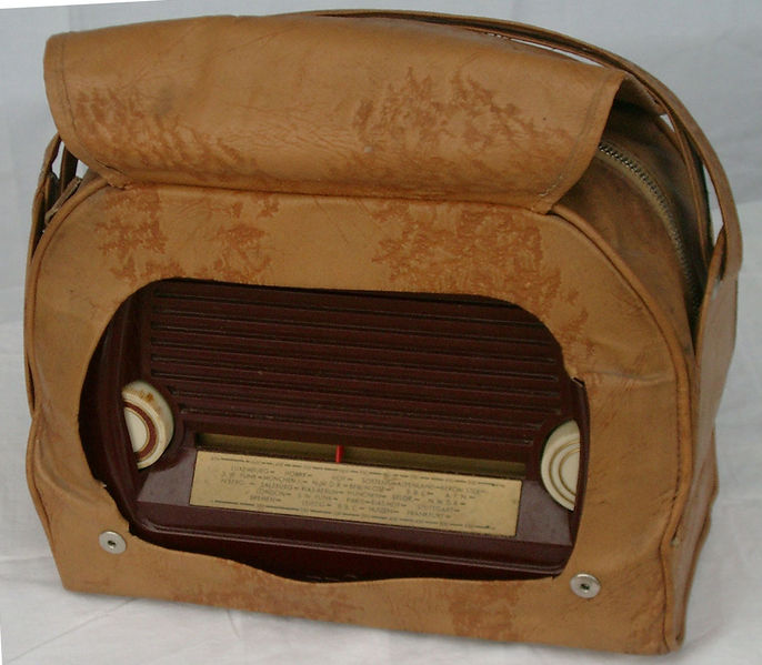 Datei:D 1950 Braun Piccolino Tasche.jpg