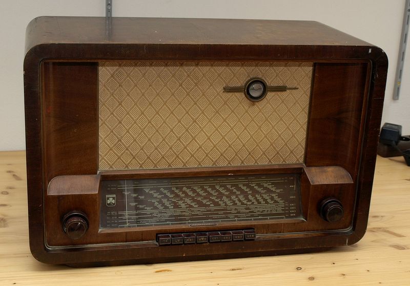 Datei:D 1951 Grundig 380W Gerät.jpg