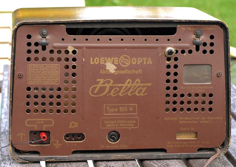 Datei:D 1954 Loewe Opta Bella 555W Rückwand.jpg