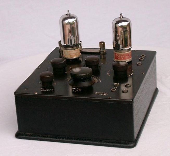 Datei:Radio Amato 4040 Front.jpg